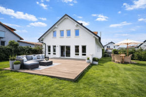 Mehr über den Artikel erfahren 🔥<span style='color:#FF0000;'>PROVISIONSFREI! ✅</span>Großes Einfamilienhaus mit großen Grundstück und großer Wohnfläche wartet von Familie bewohnt zu werden