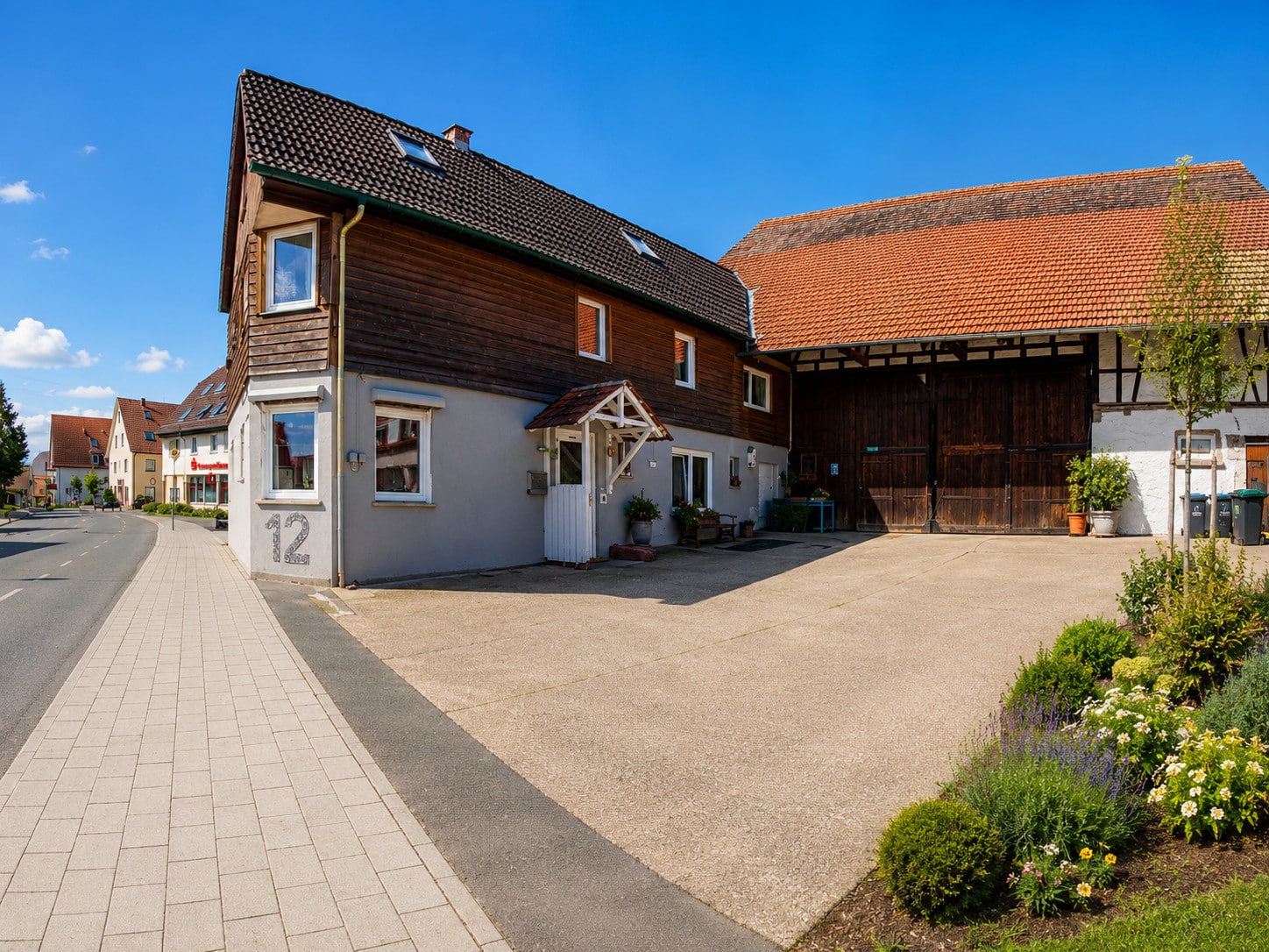 Du betrachtest gerade <span style='color:#FF0000;'>VERKAUFT! </span>Traumhaus mit viel Platz für Ihr Hobby