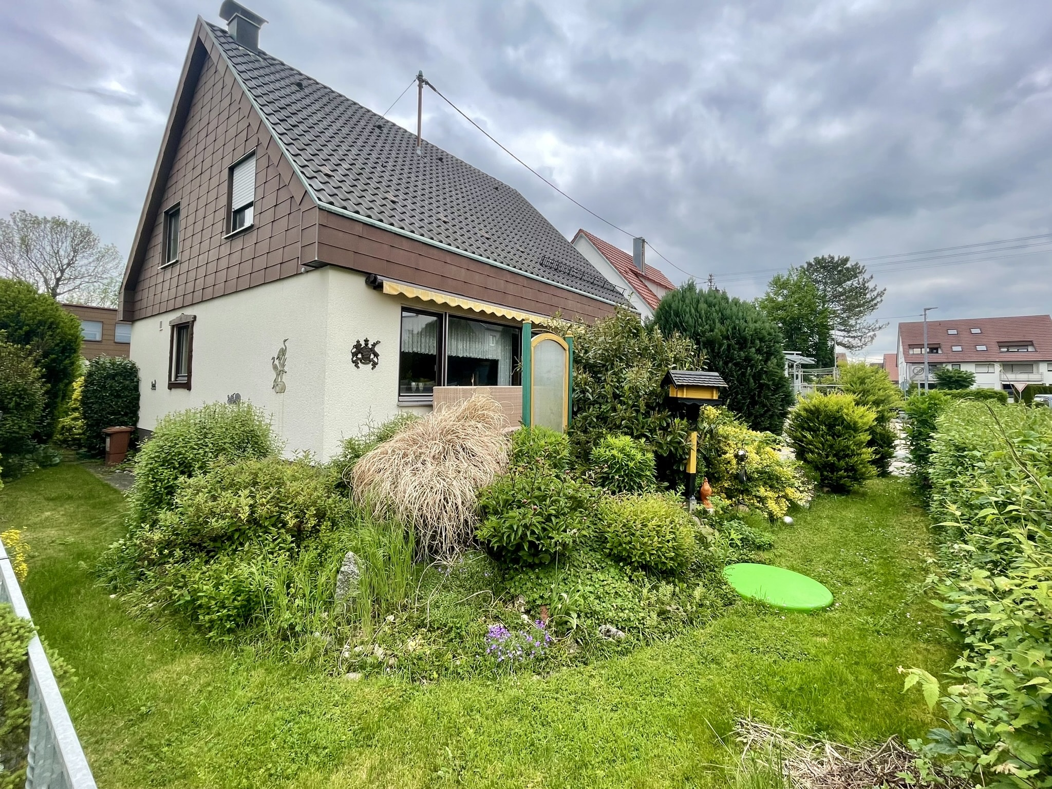 Du betrachtest gerade 🔥<span style='color:#FF0000;'>Verkauft! ✅</span>Wohnen wie im Urlaub – Bezauberndes Einfamilienhaus mit idyllischem Garten