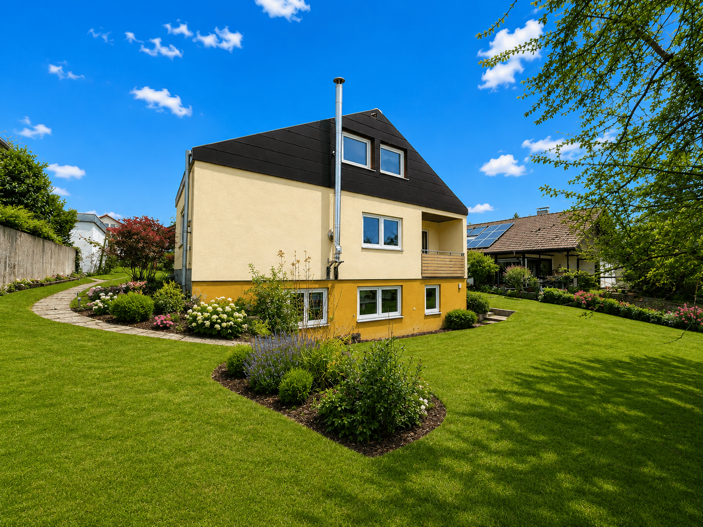 Du betrachtest gerade <span style='color:#FF0000;'>VERKAUFT! </span> Ein – Zweifamilienhaus in traumhafter Ortsrandlage